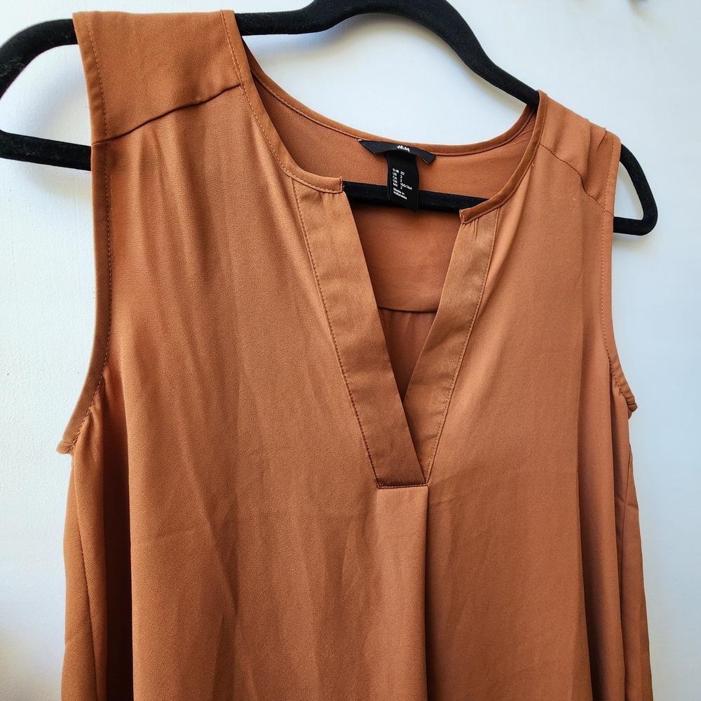 HM Womens Rust Brown Sleeveless V-Neck Hi-Lo Blouse Top Size 2 semi sheer